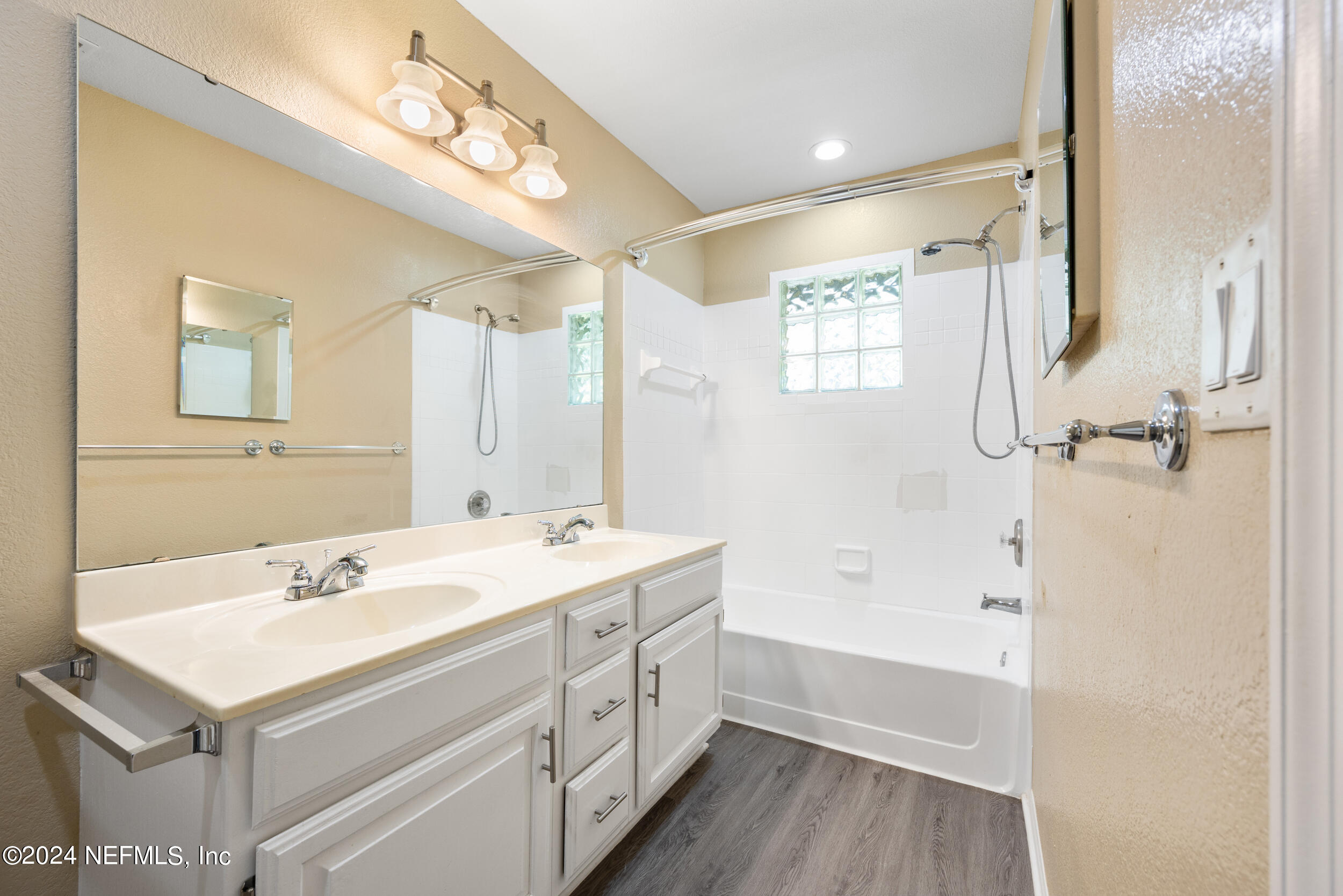 10150 BELLE RIVE Boulevard, 2009