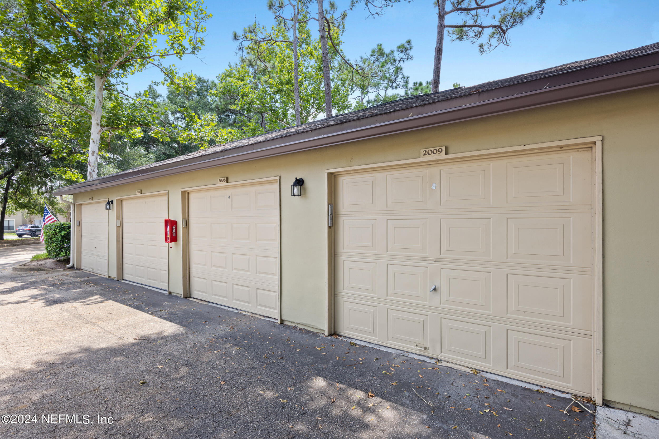 10150 BELLE RIVE Boulevard, 2009