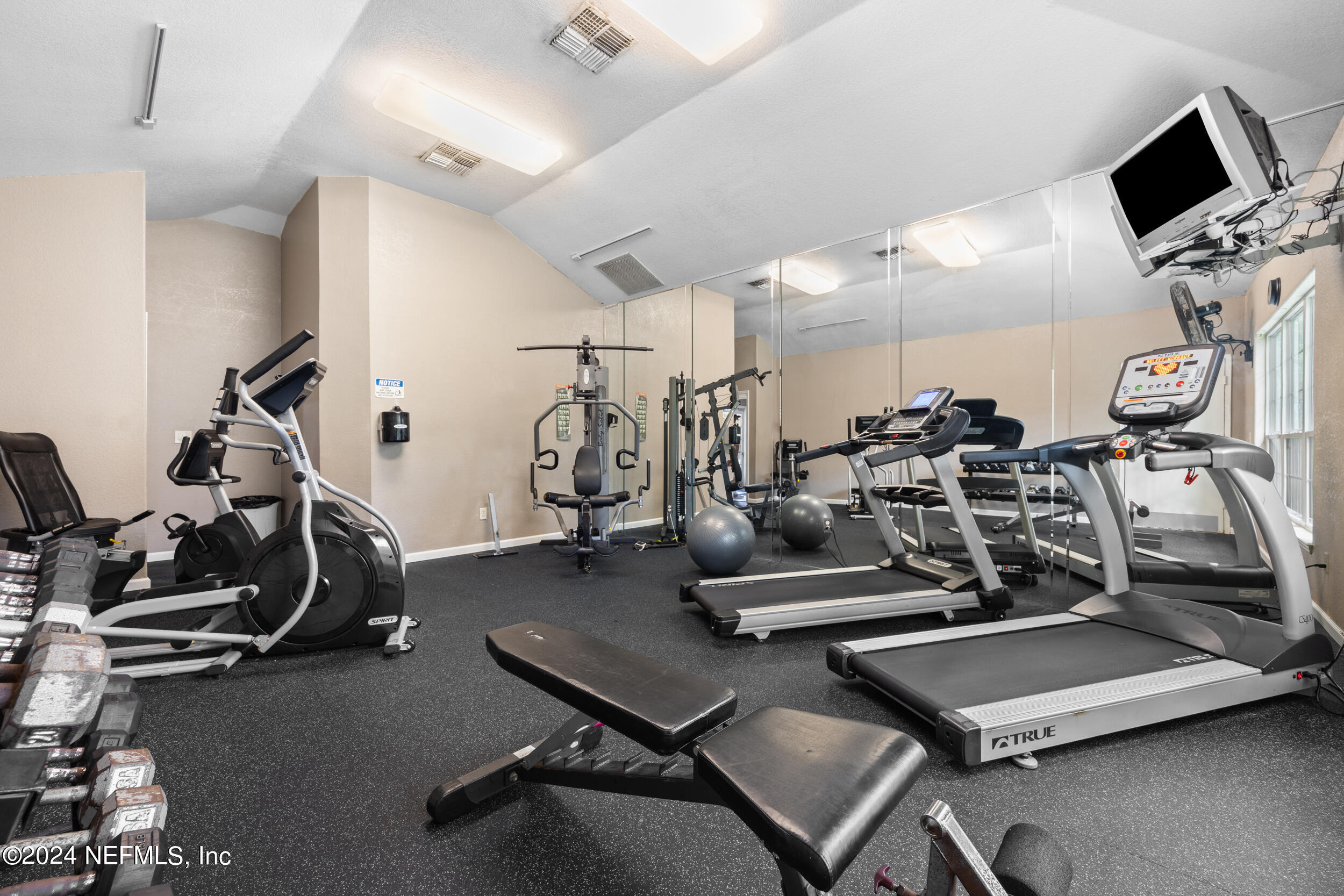 10150 BELLE RIVE Boulevard, 2009