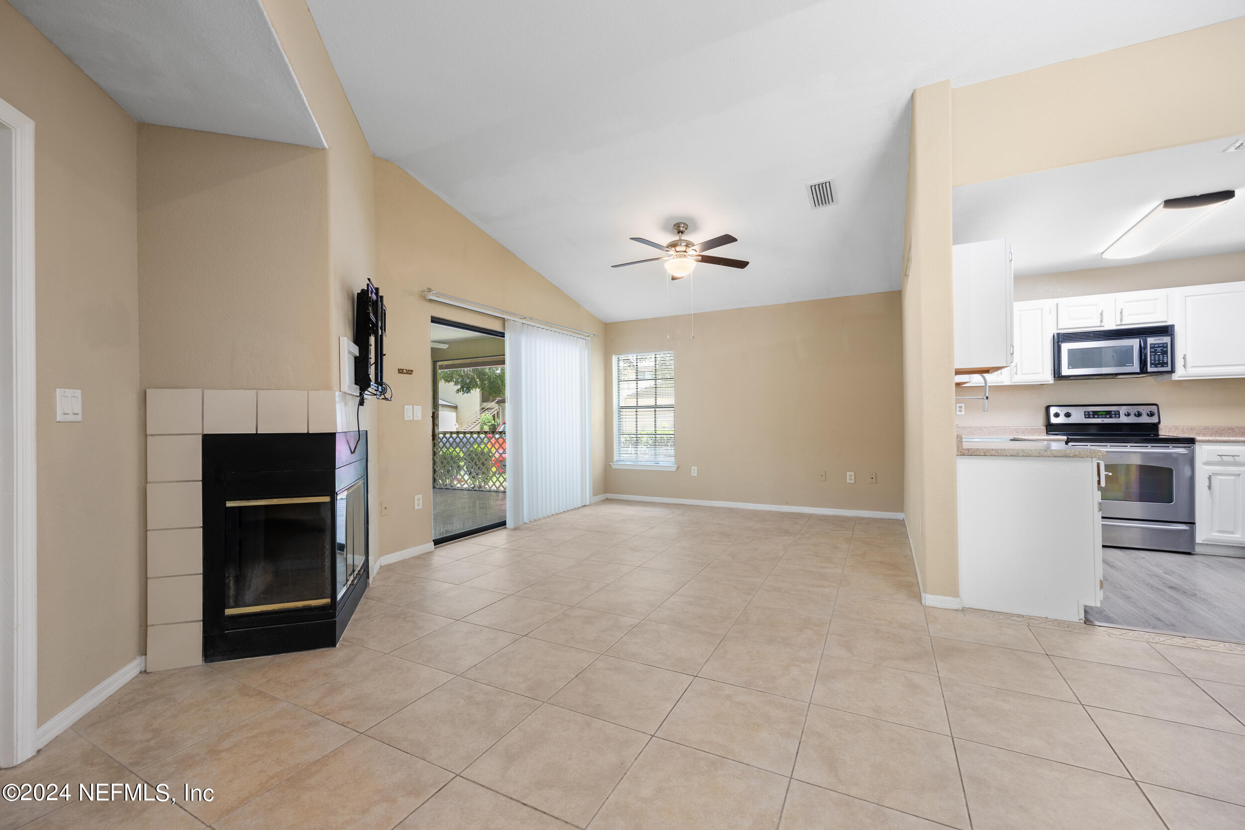 10150 BELLE RIVE Boulevard, 2009