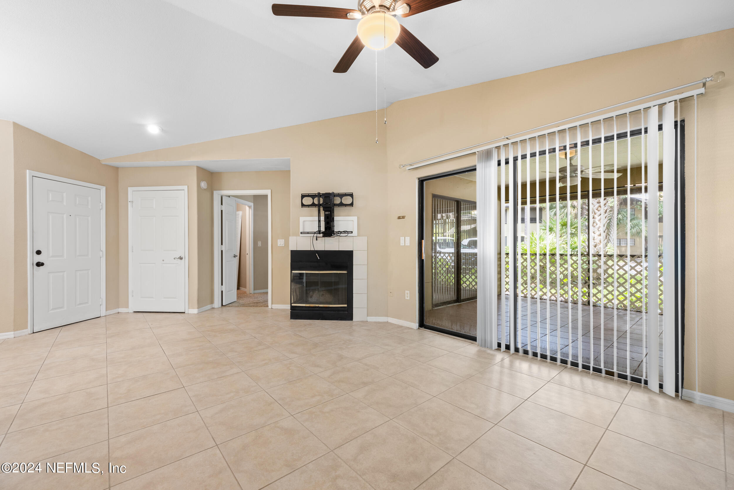 10150 BELLE RIVE Boulevard, 2009