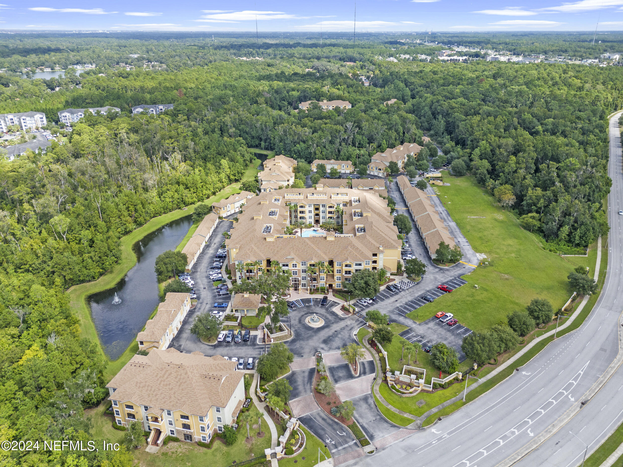 8539 GATE Parkway W, 9433