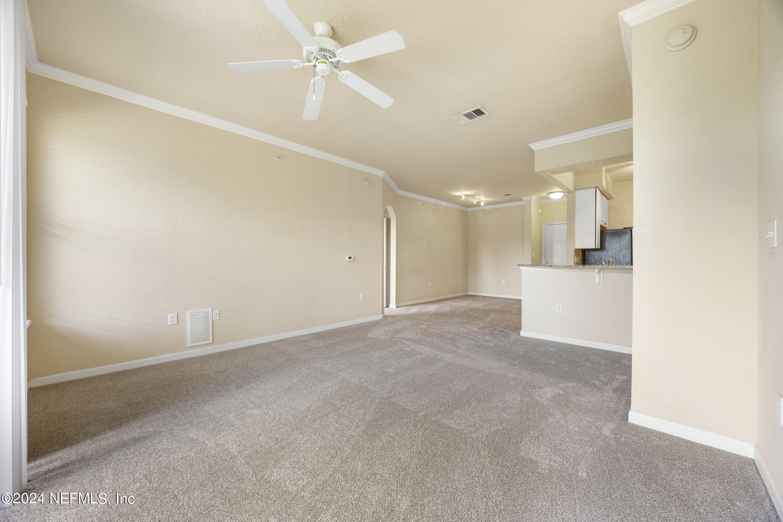 8539 GATE Parkway W, 9433
