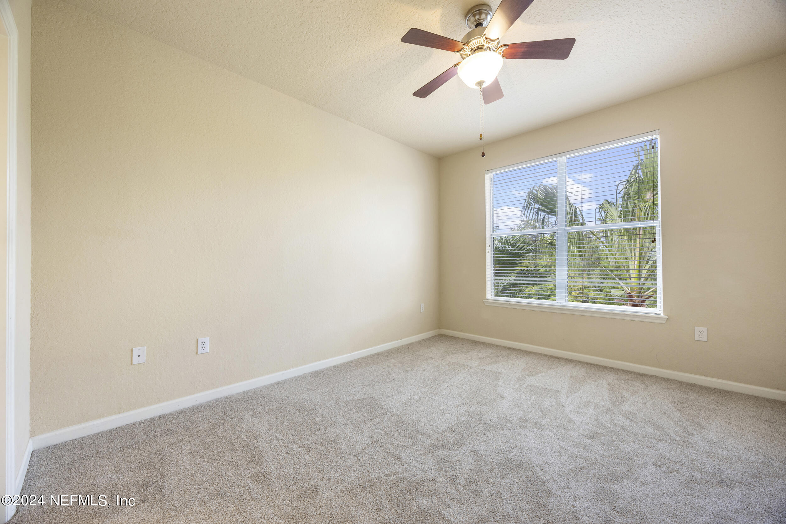 8539 GATE Parkway W, 9433