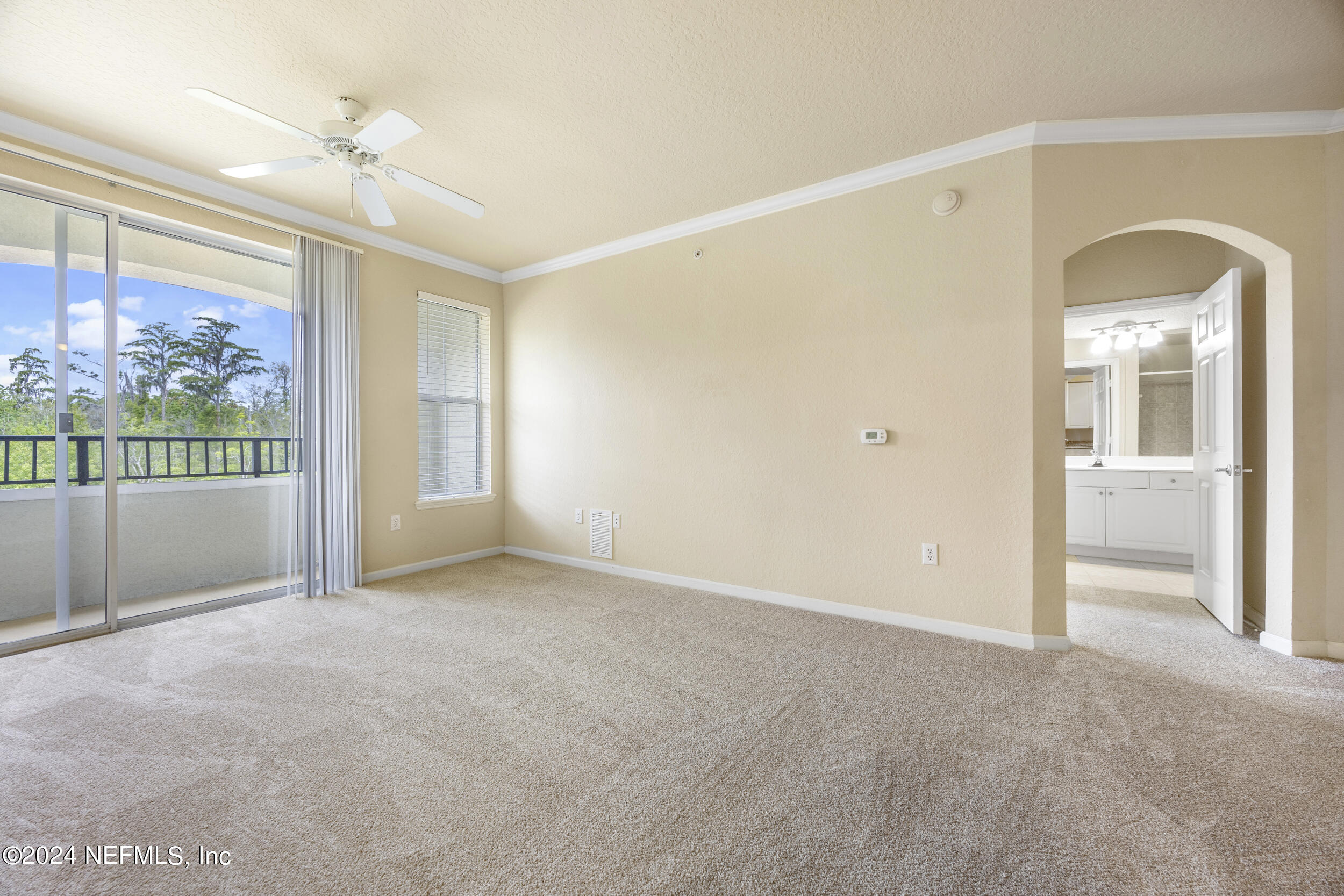 8539 GATE Parkway W, 9433