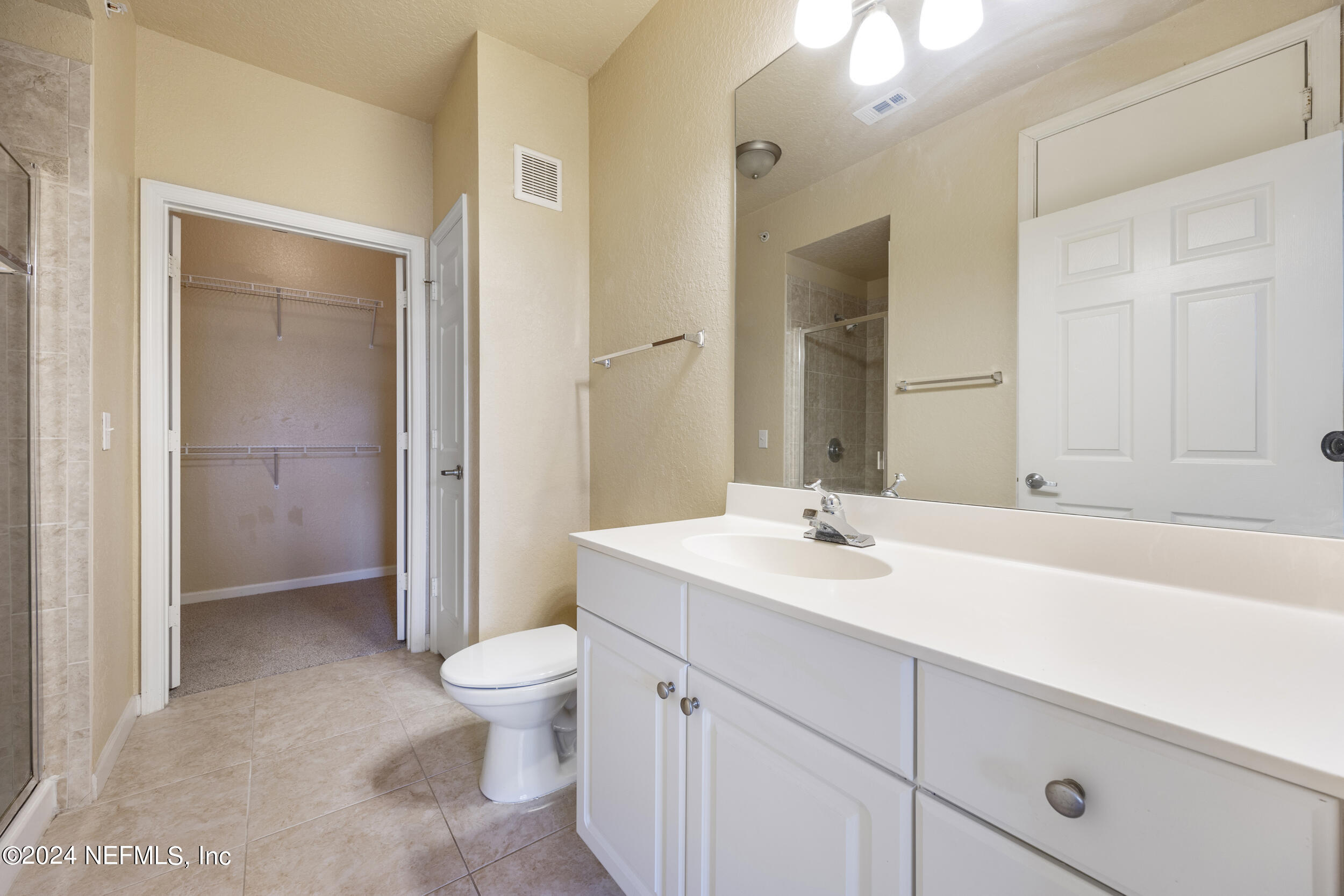 8539 GATE Parkway W, 9433