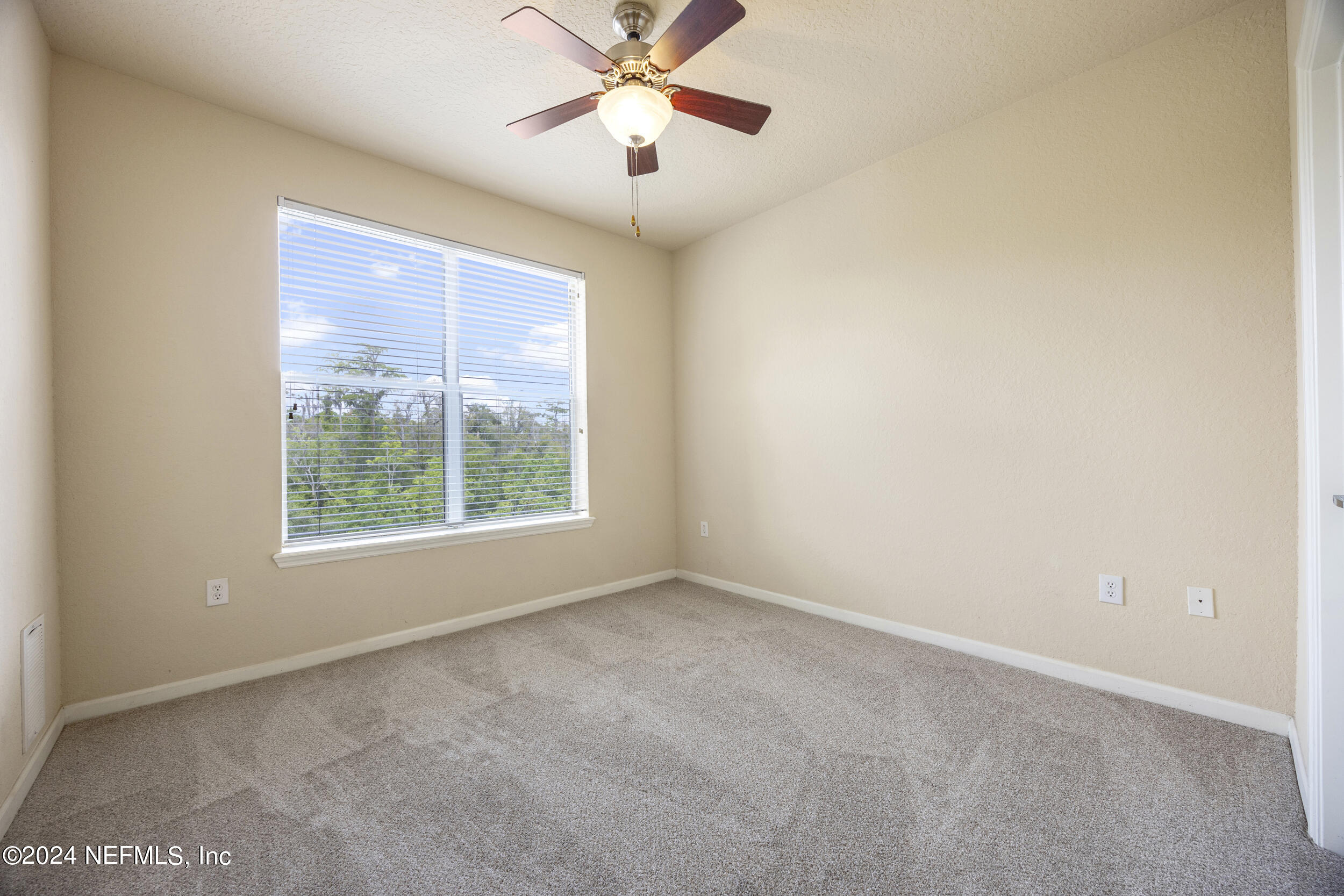 8539 GATE Parkway W, 9433