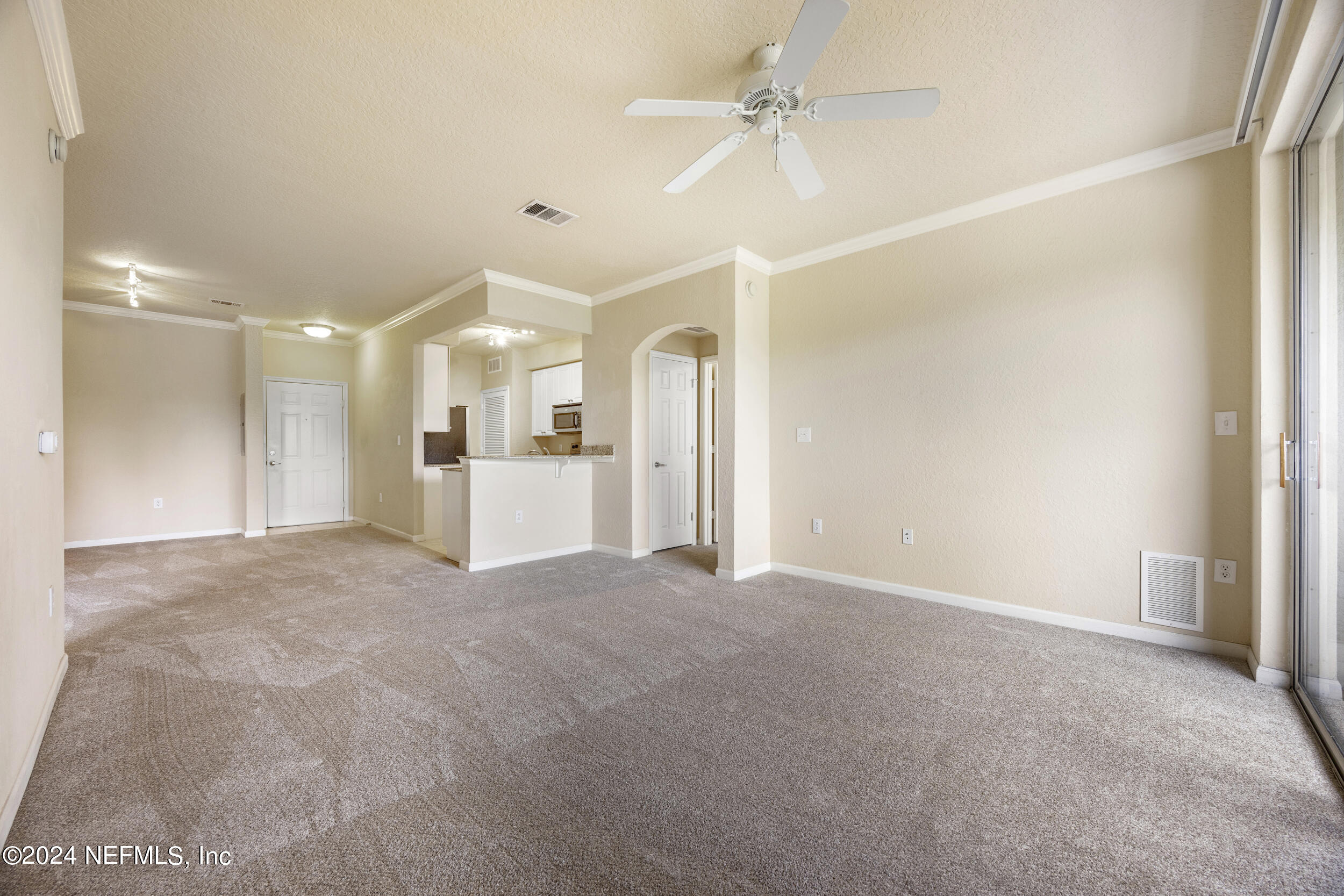 8539 GATE Parkway W, 9433
