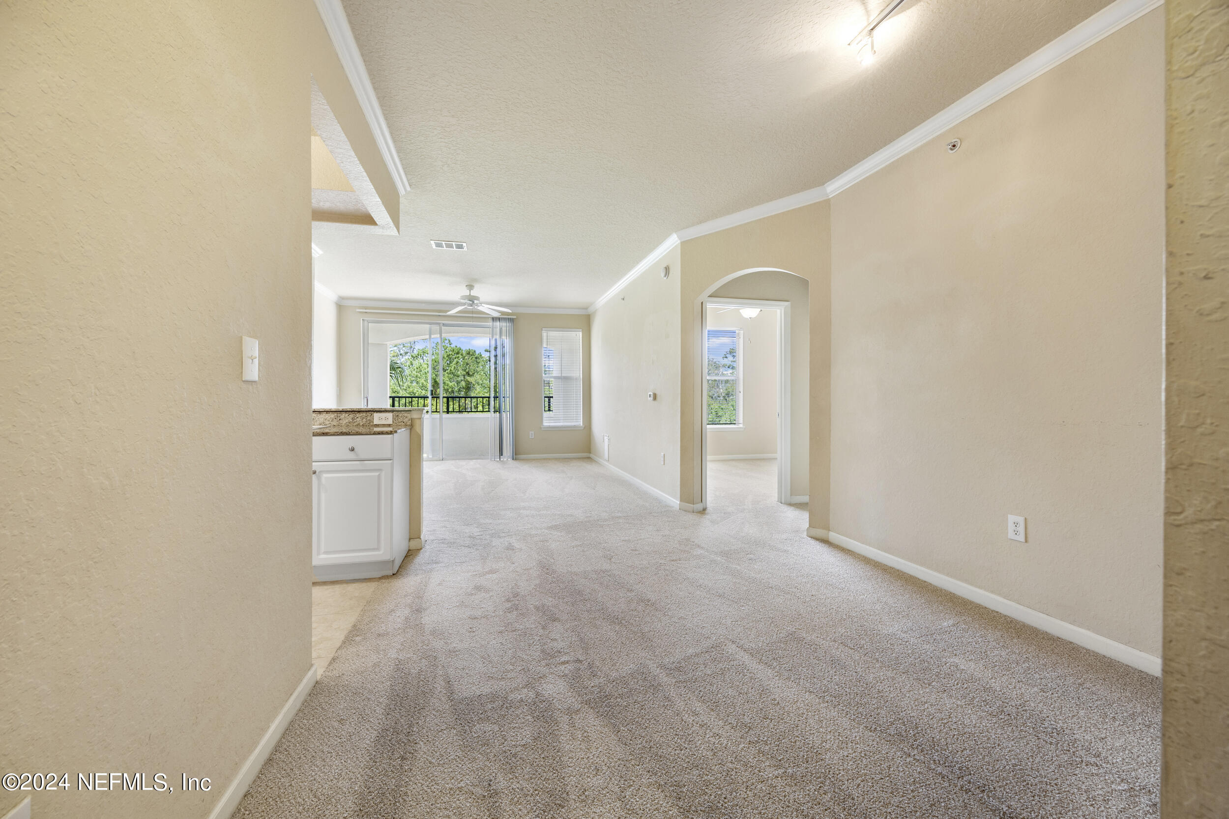 8539 GATE Parkway W, 9433