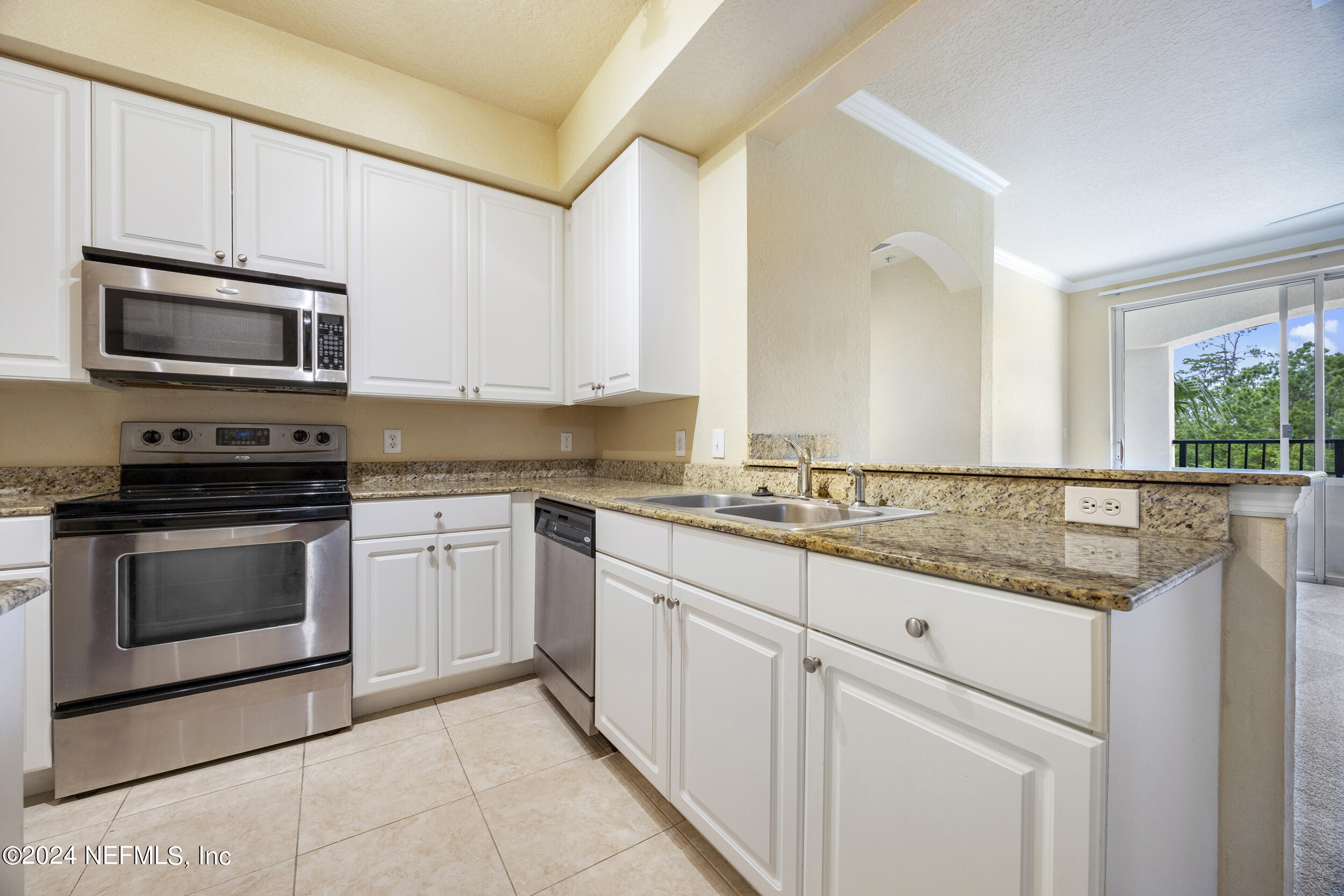 8539 GATE Parkway W, 9433