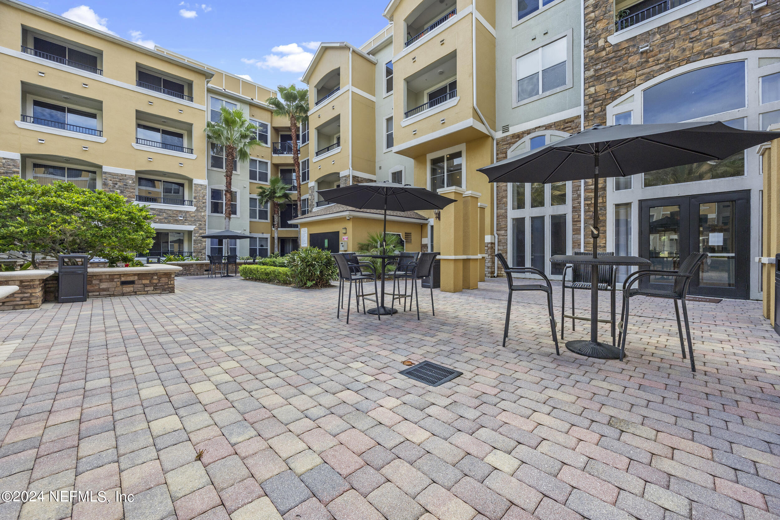 8539 GATE Parkway W, 9433
