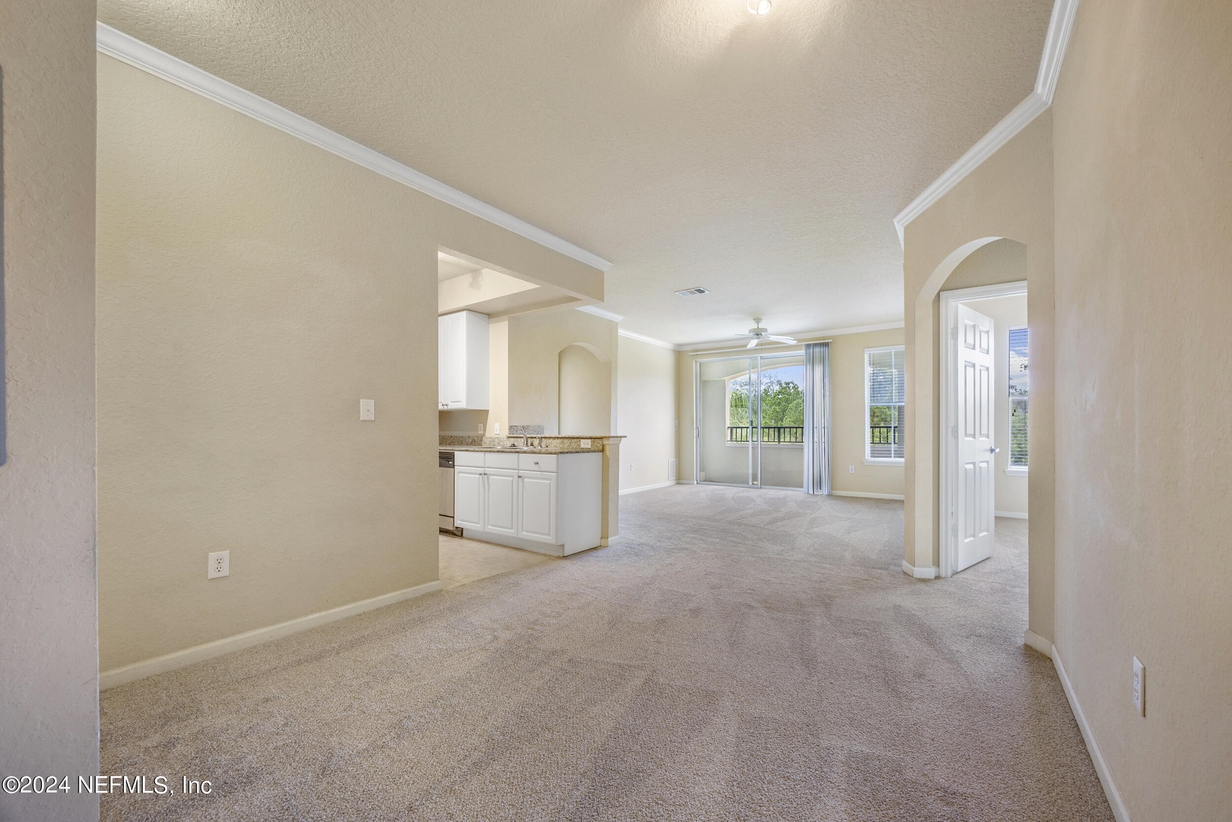 8539 GATE Parkway W, 9433
