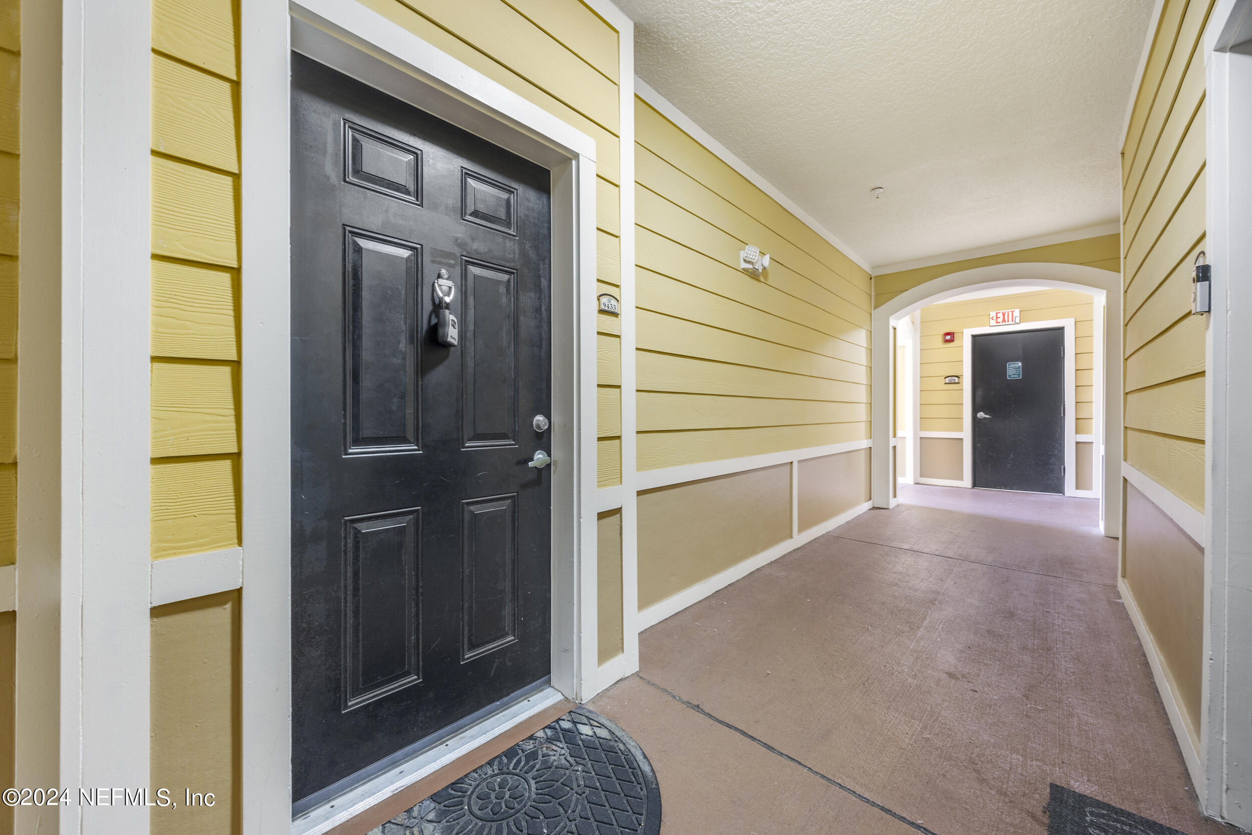 8539 GATE Parkway W, 9433