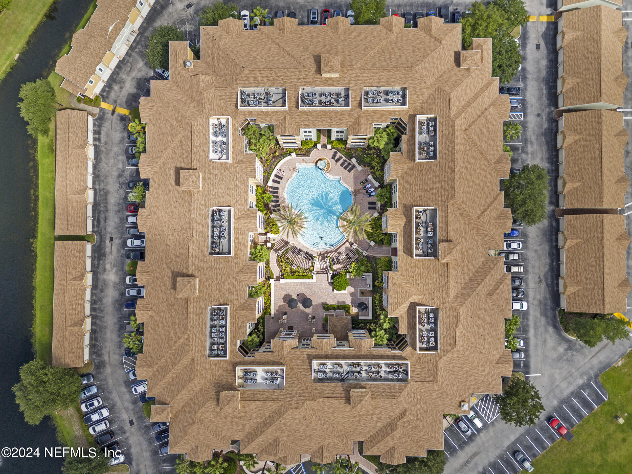 8539 GATE Parkway W, 9433