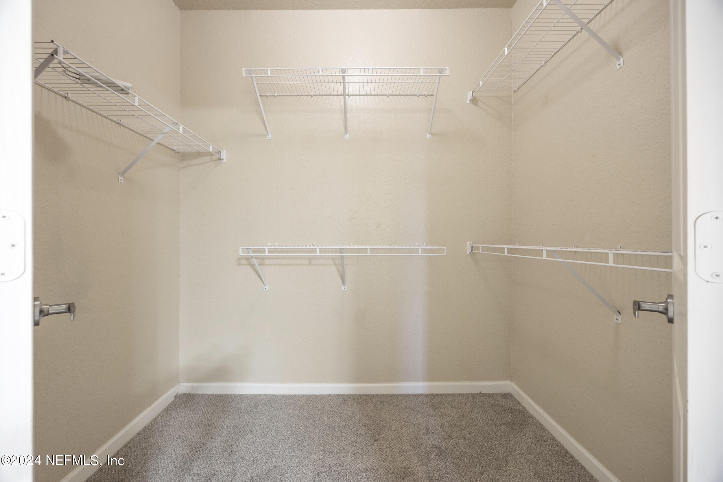 8539 GATE Parkway W, 9433