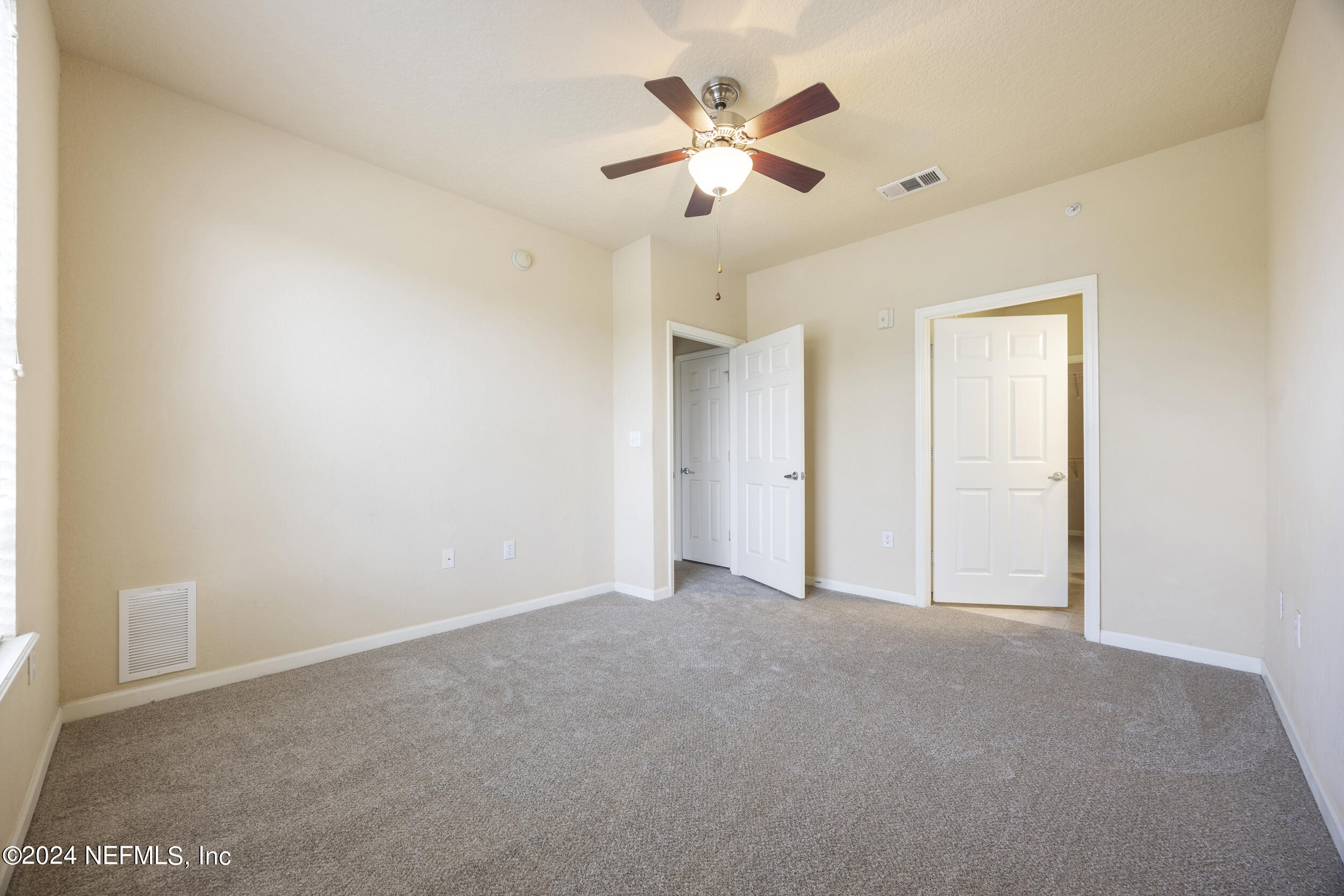 8539 GATE Parkway W, 9433