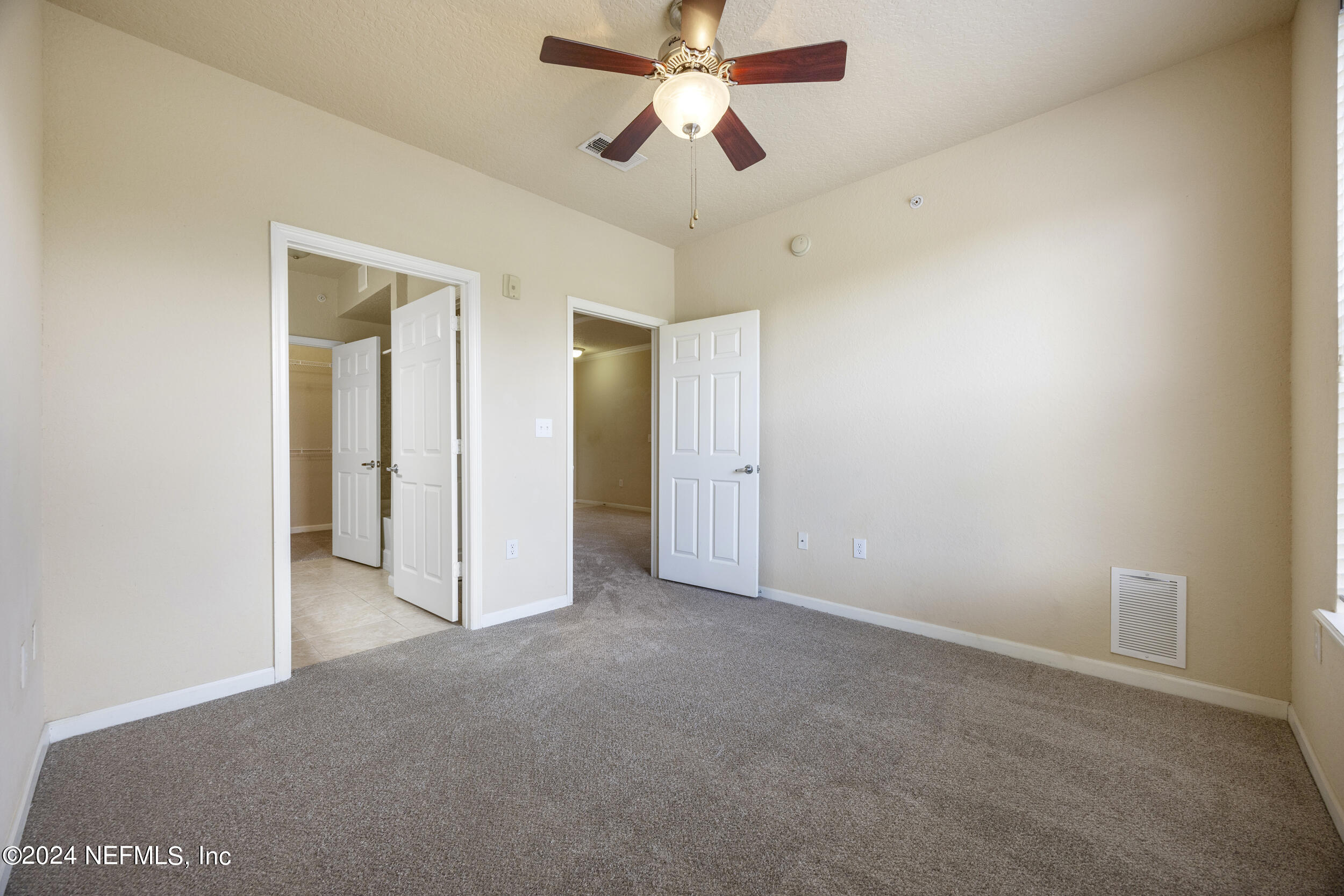 8539 GATE Parkway W, 9433