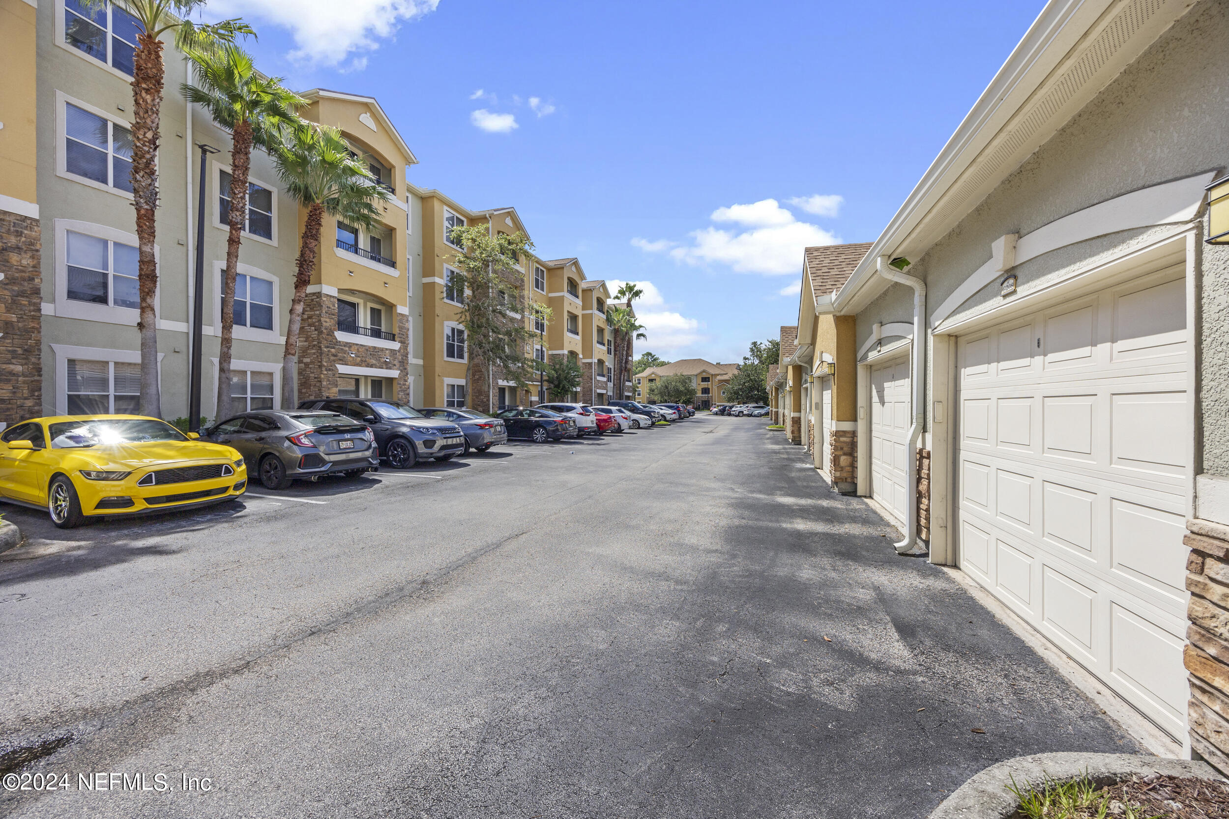 8539 GATE Parkway W, 9433