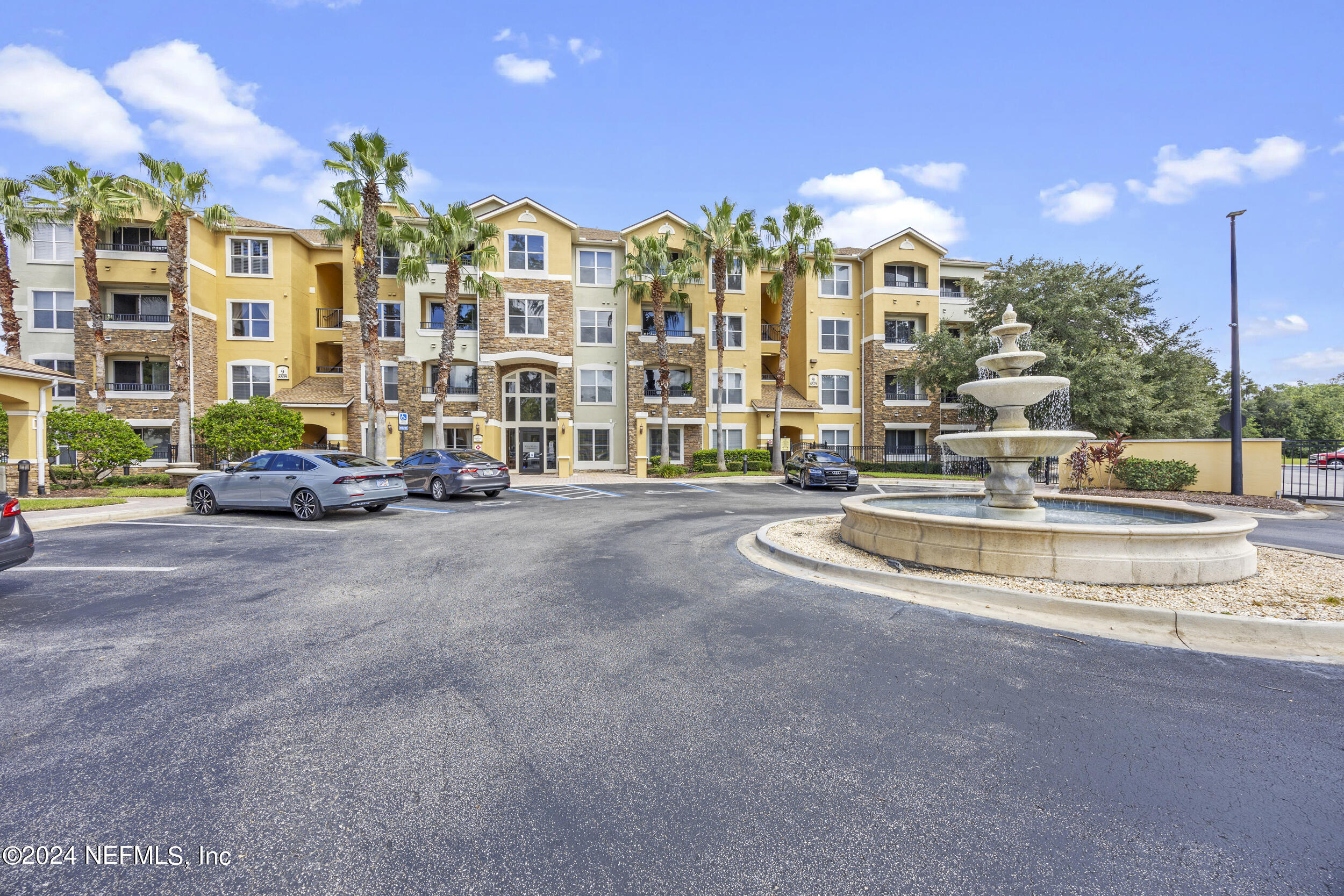 8539 GATE Parkway W, 9433