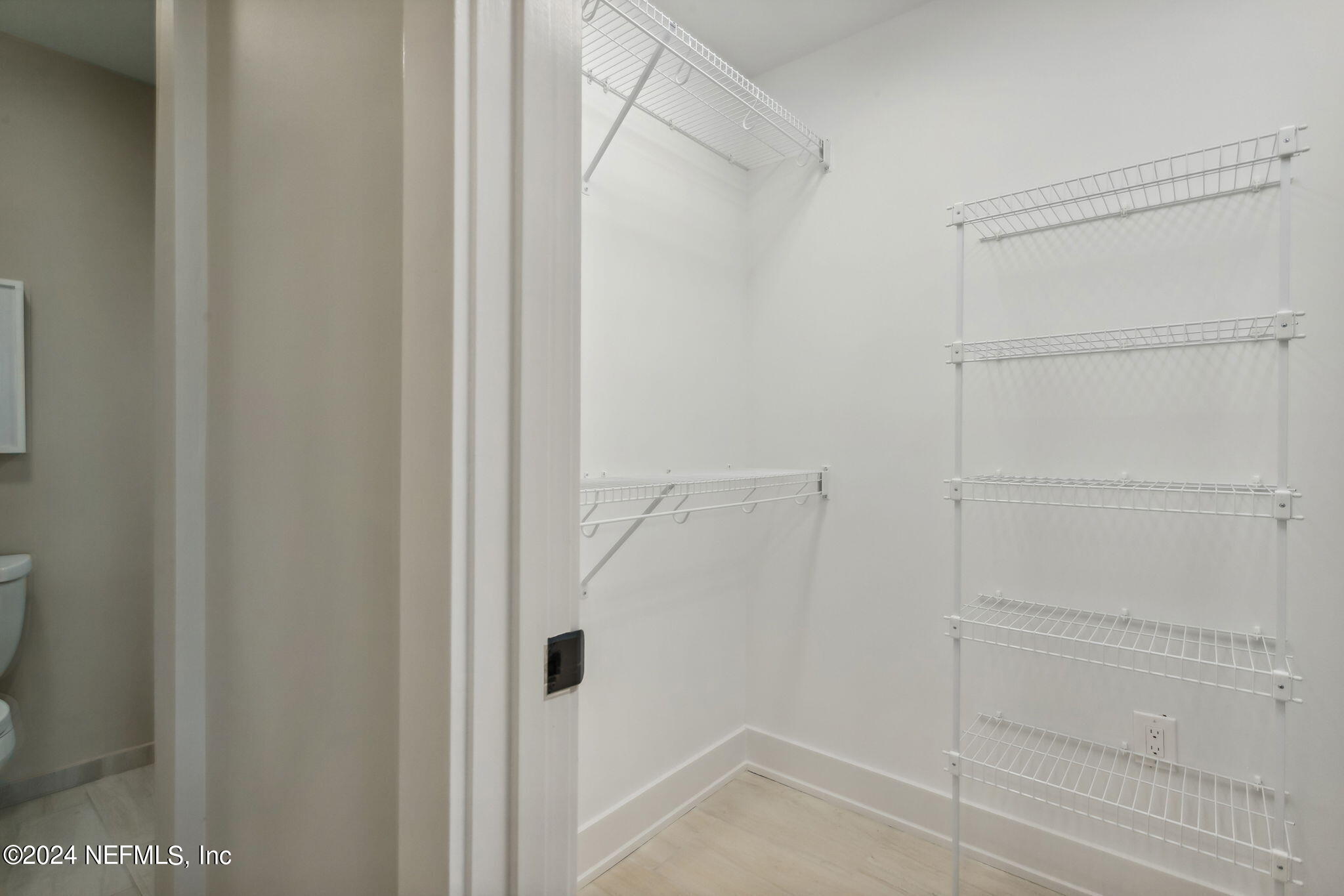 10 10TH Street, 12 B
