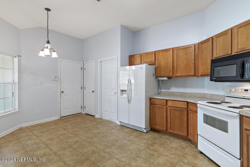 5902 ROUND TABLE Road