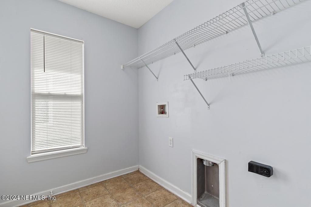 5902 ROUND TABLE Road