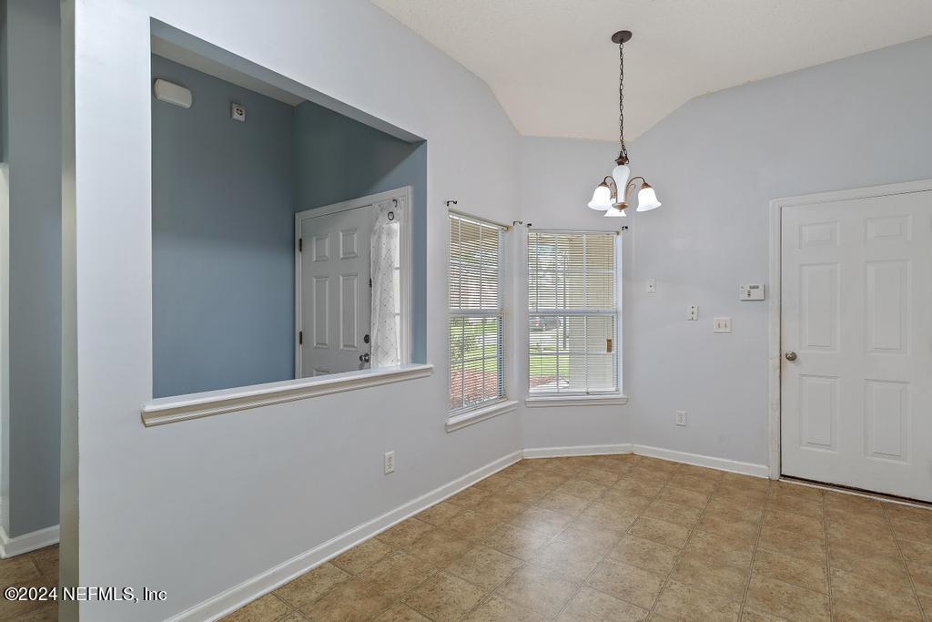 5902 ROUND TABLE Road