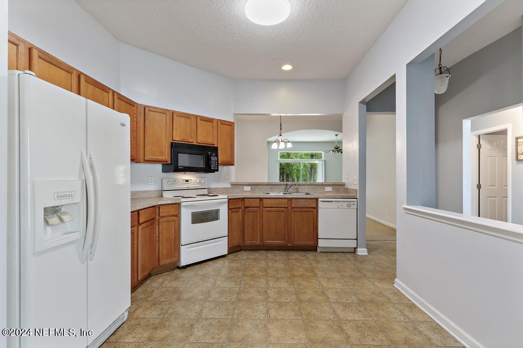 5902 ROUND TABLE Road