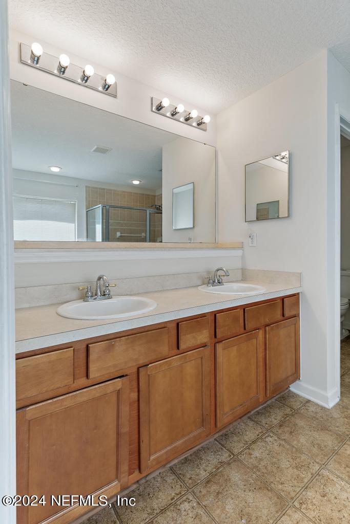 5902 ROUND TABLE Road