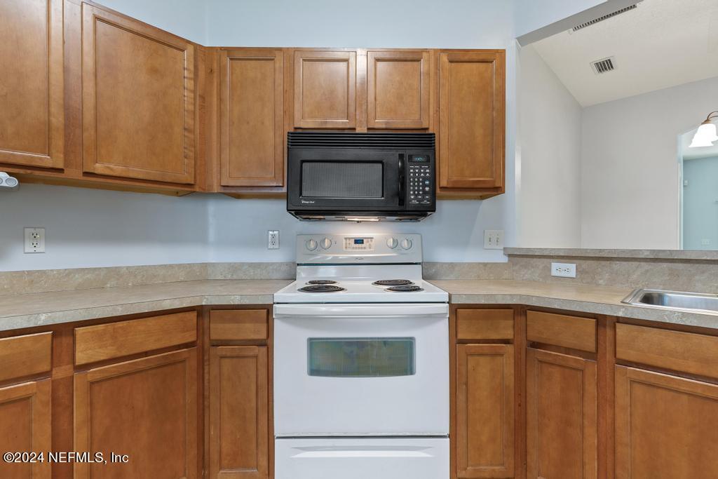 5902 ROUND TABLE Road