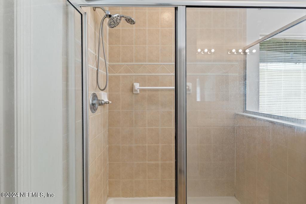 5902 ROUND TABLE Road