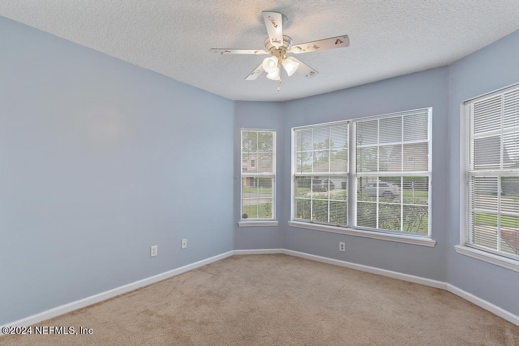 5902 ROUND TABLE Road