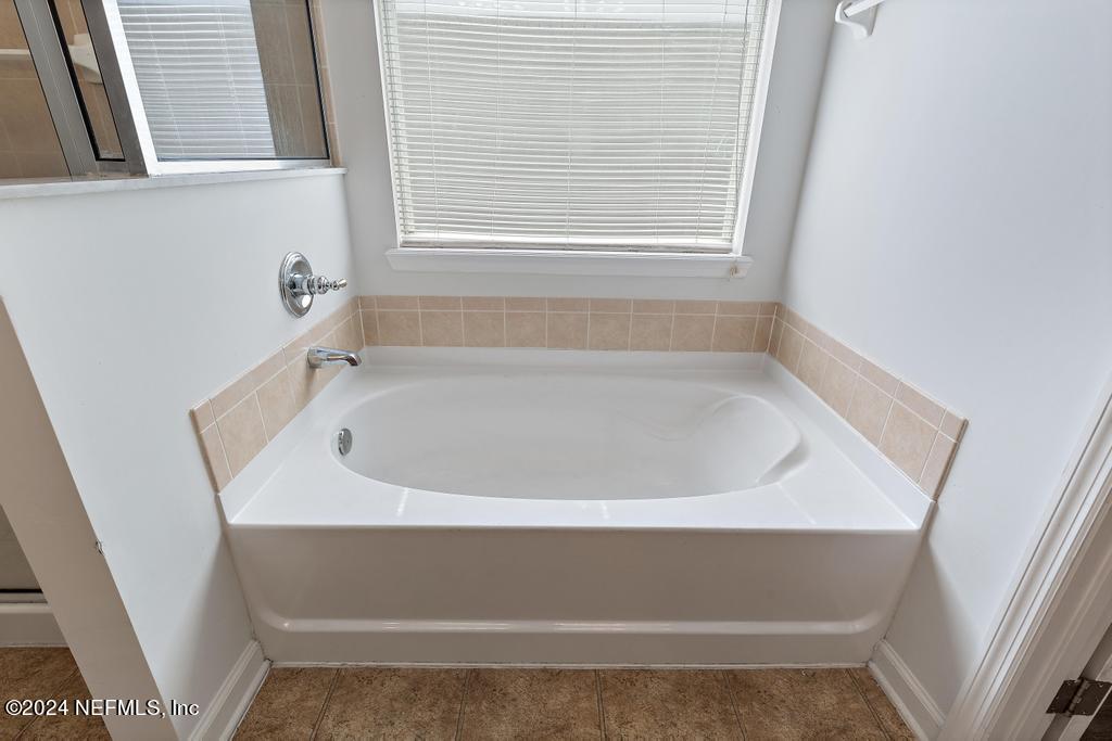 5902 ROUND TABLE Road