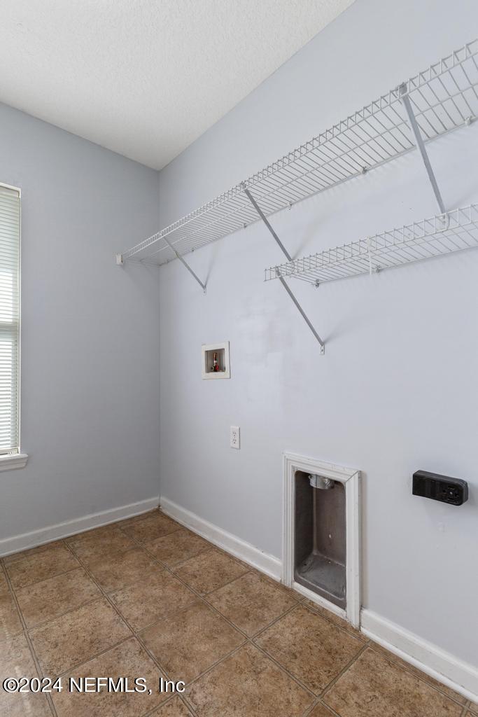 5902 ROUND TABLE Road