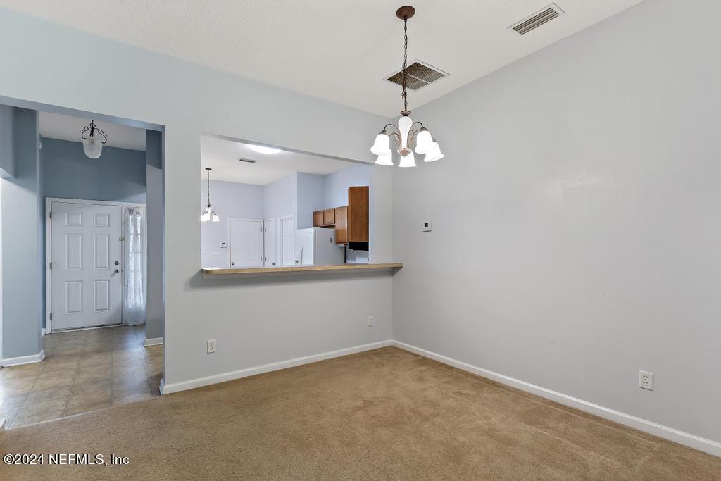 5902 ROUND TABLE Road