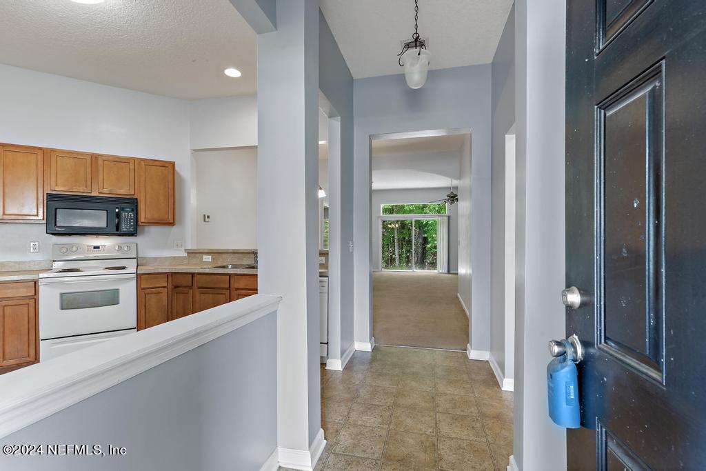 5902 ROUND TABLE Road