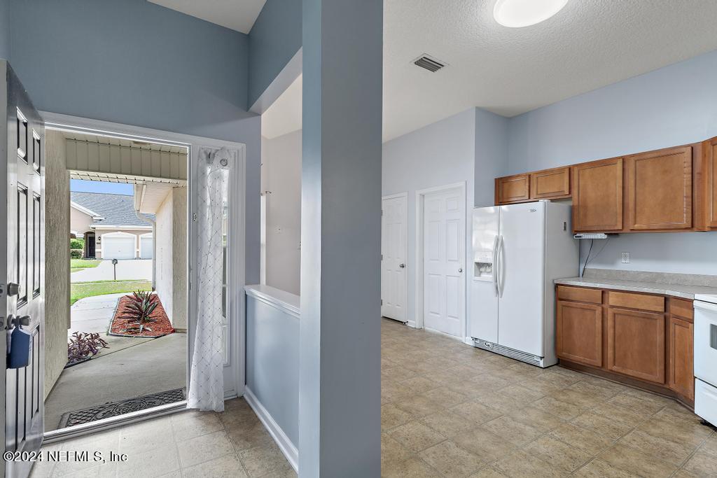 5902 ROUND TABLE Road