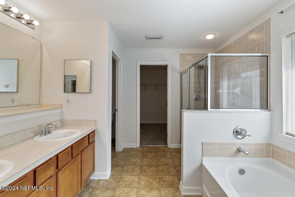 5902 ROUND TABLE Road