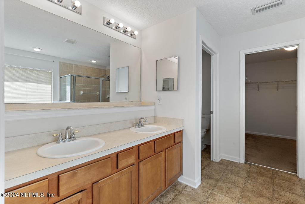 5902 ROUND TABLE Road