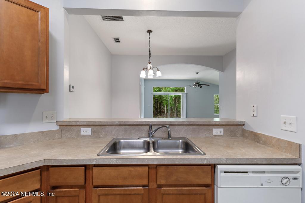 5902 ROUND TABLE Road