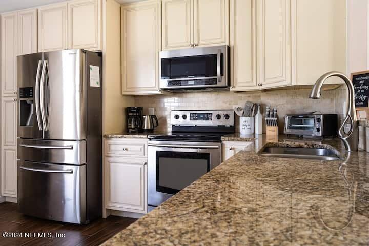 260 LEATHERLEAF Drive