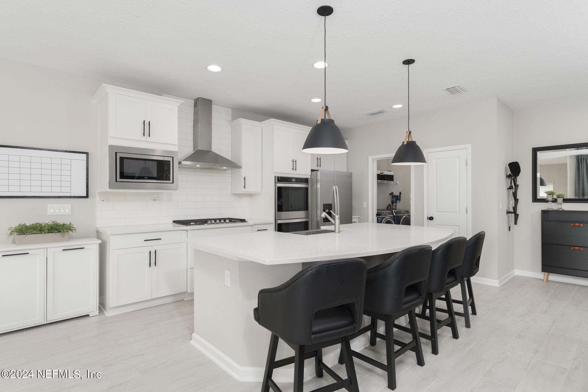 33 PINZON Place