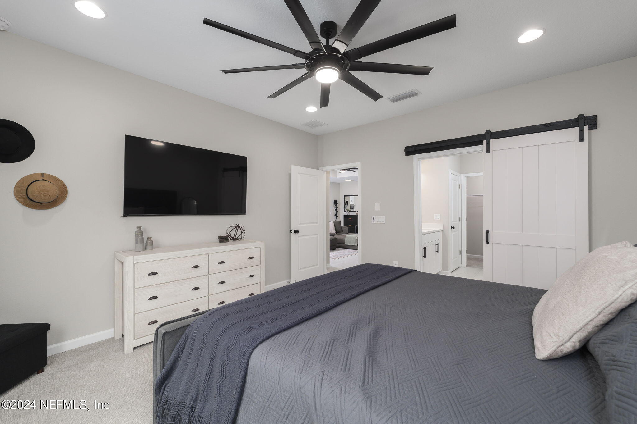 33 PINZON Place