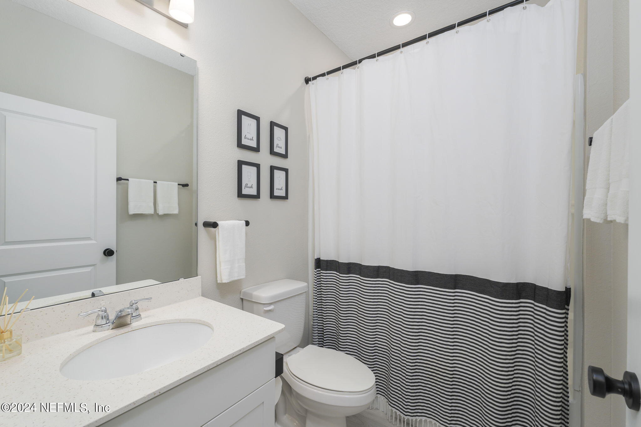 33 PINZON Place