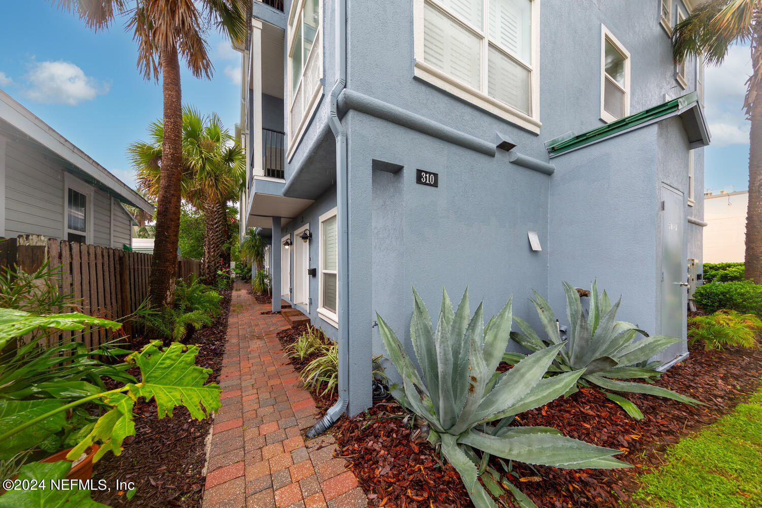 310 2ND Street S, 4