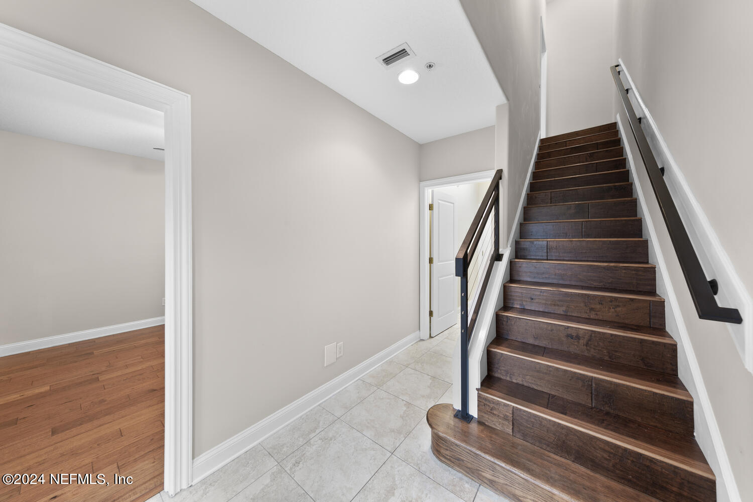 310 2ND Street S, 4