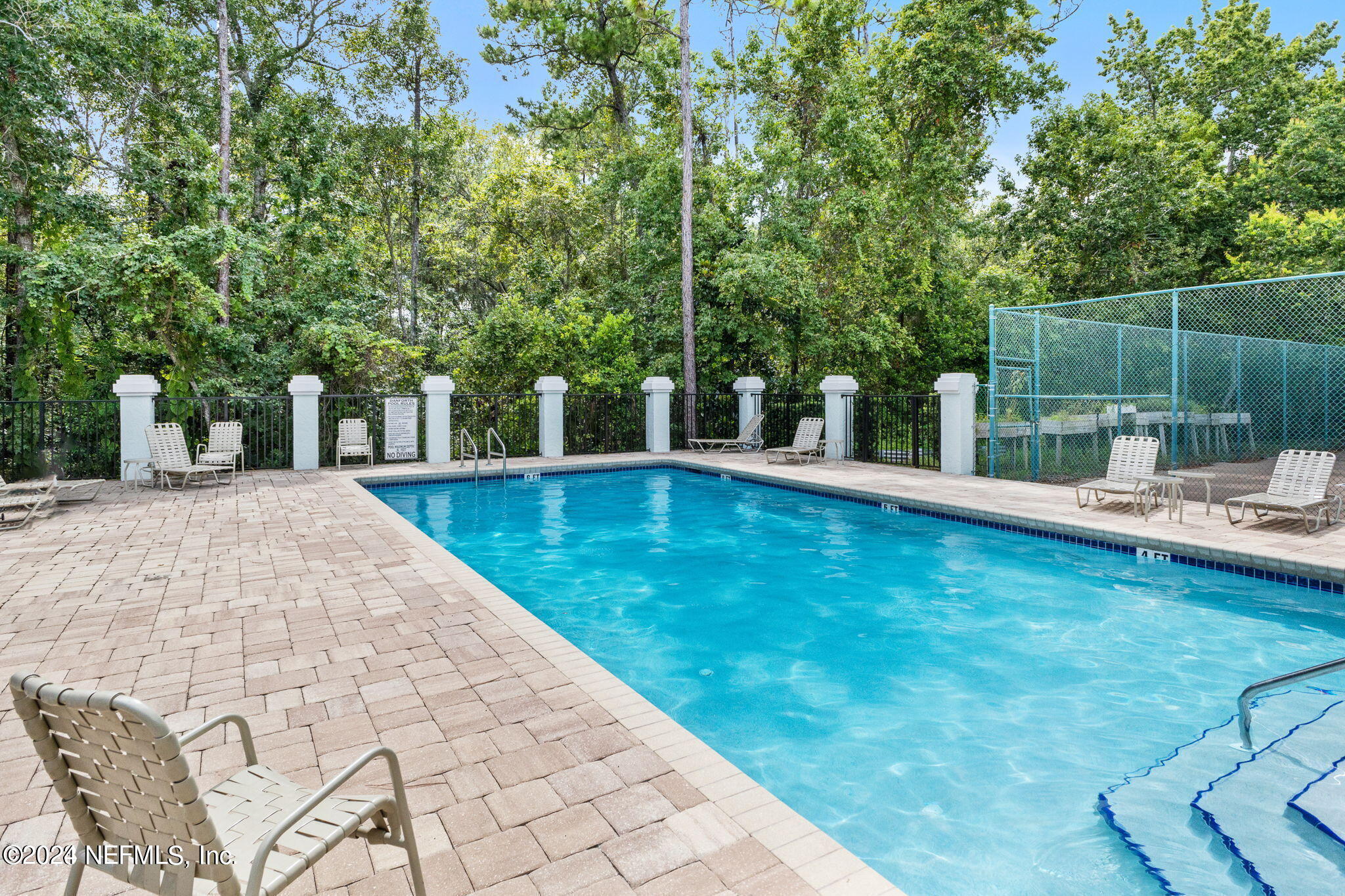 3732 SEA HAWK Street E