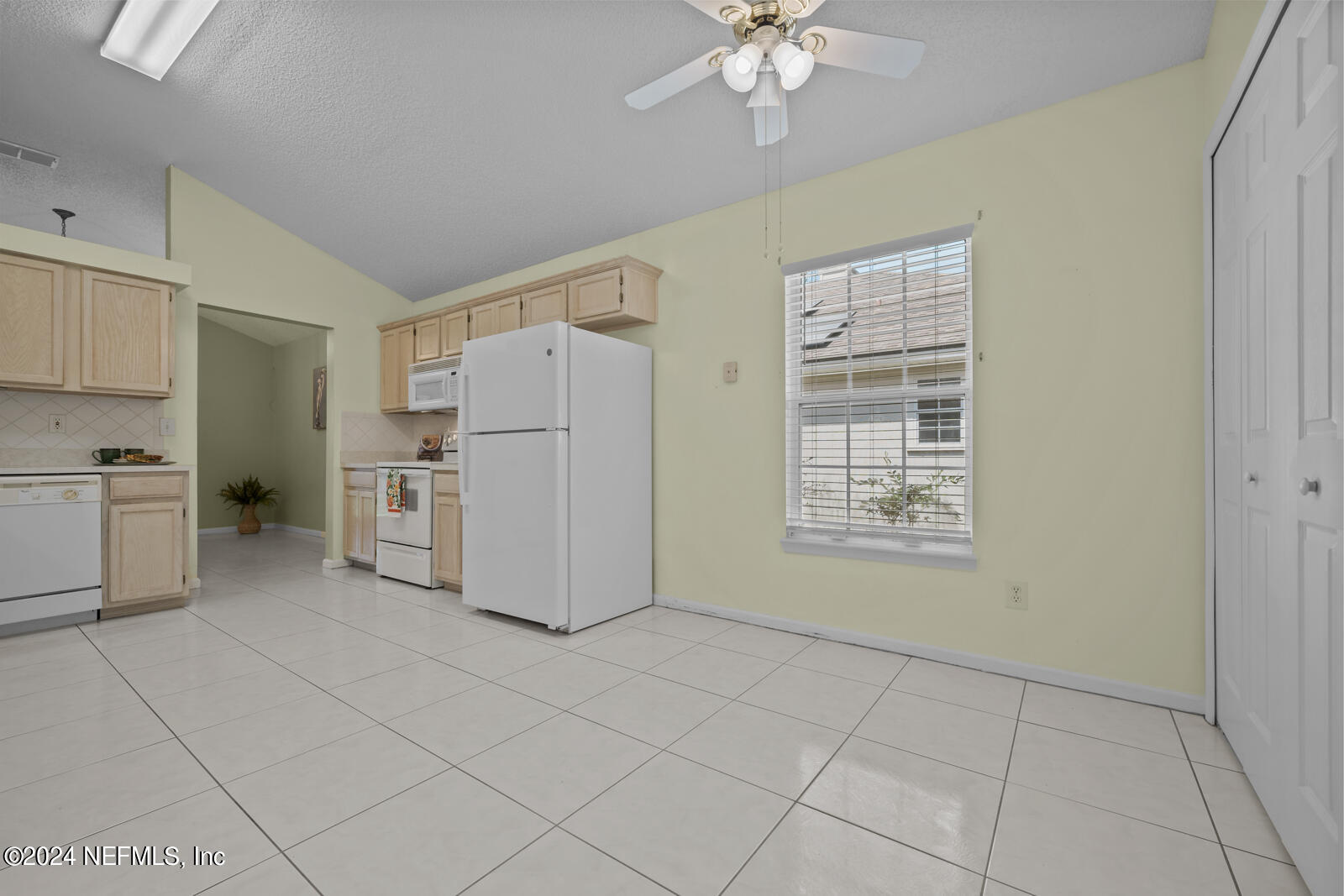 3732 SEA HAWK Street E