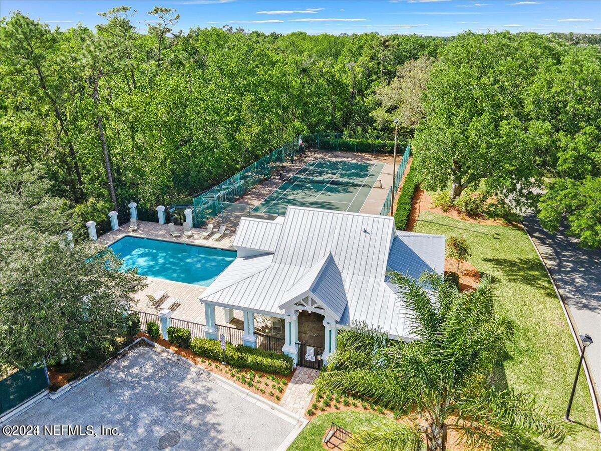 3732 SEA HAWK Street E