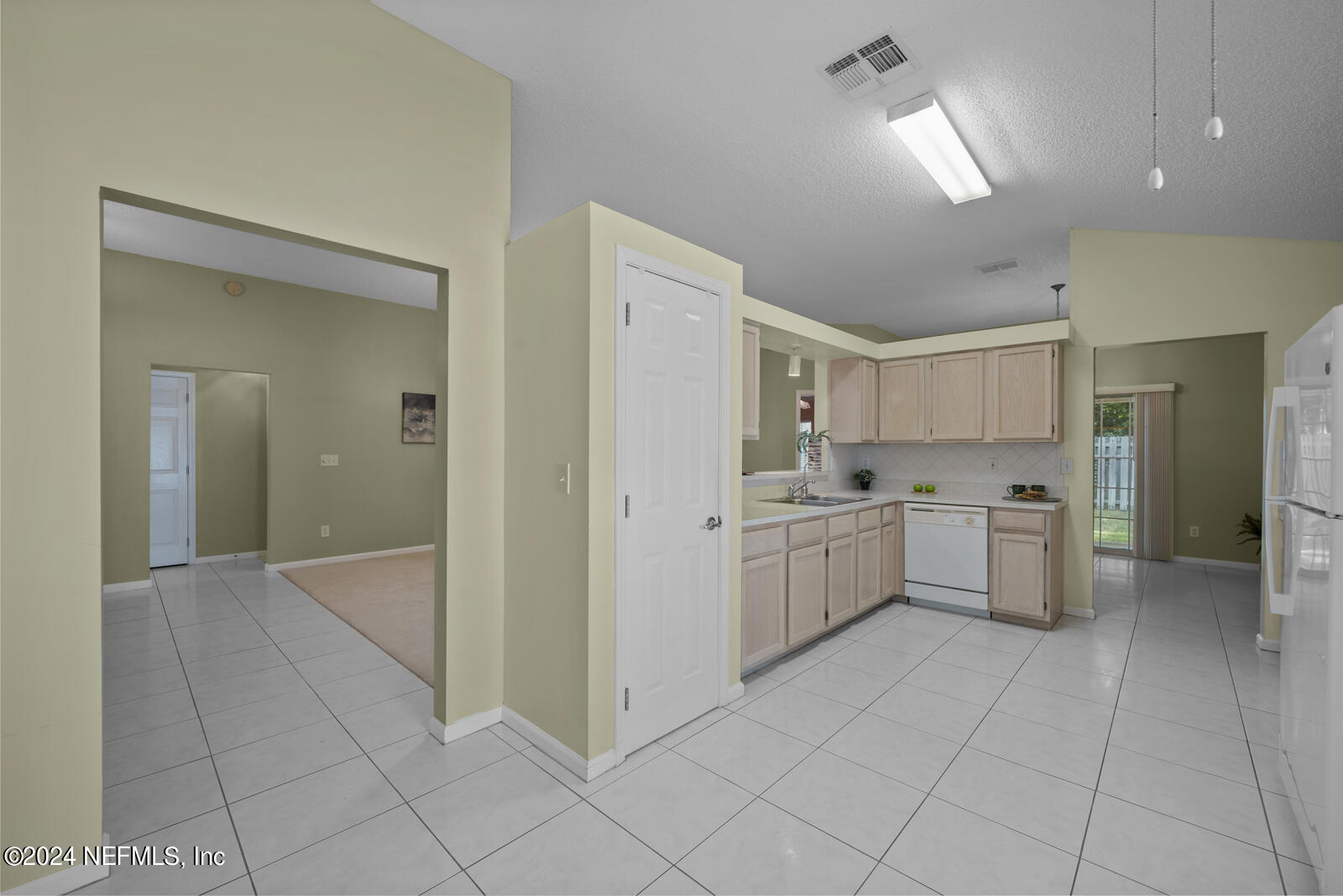 3732 SEA HAWK Street E